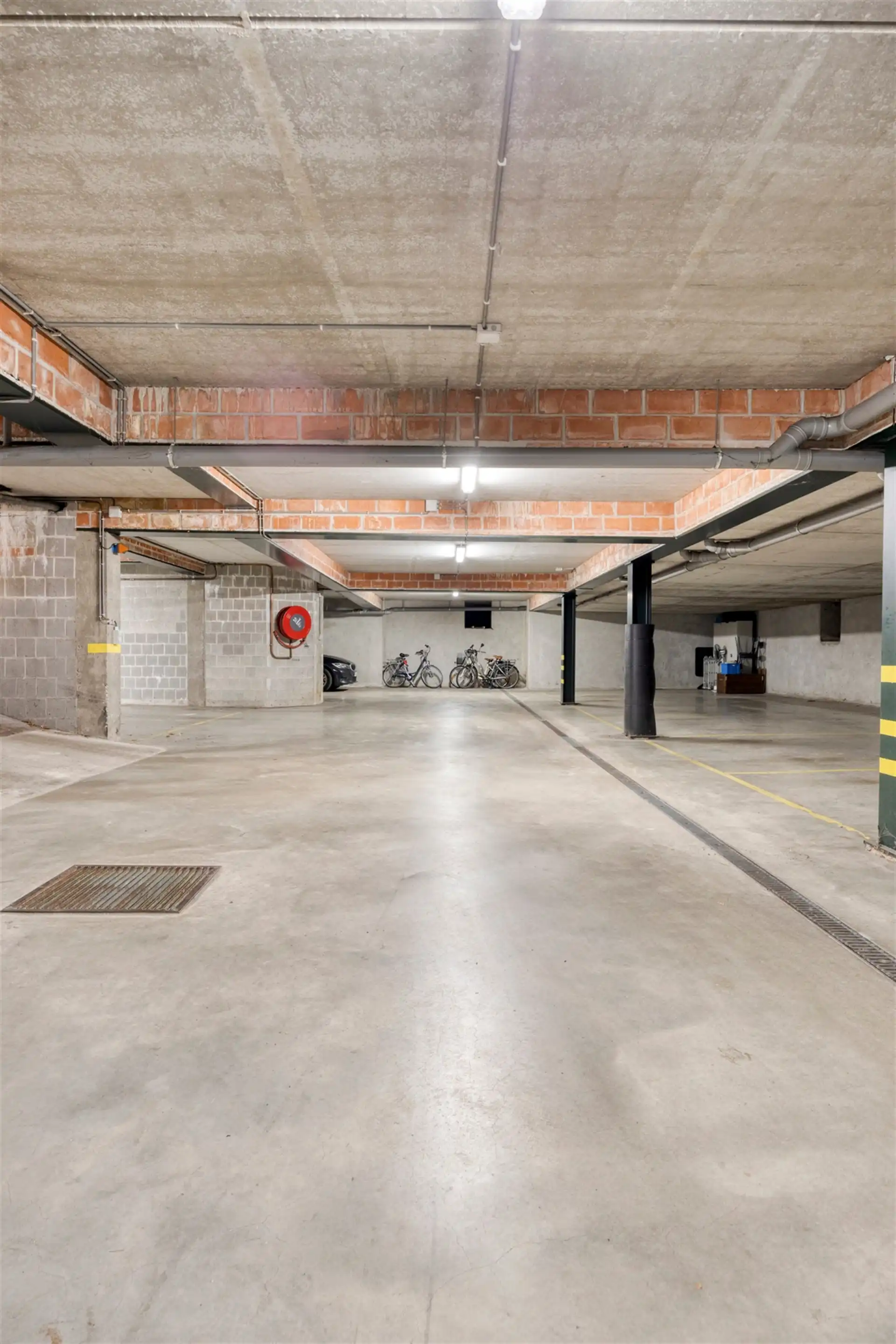 Uitstekend gelegen 3 slaapkamerappartement met 2 autostaanplaatsen (105m²) foto 16