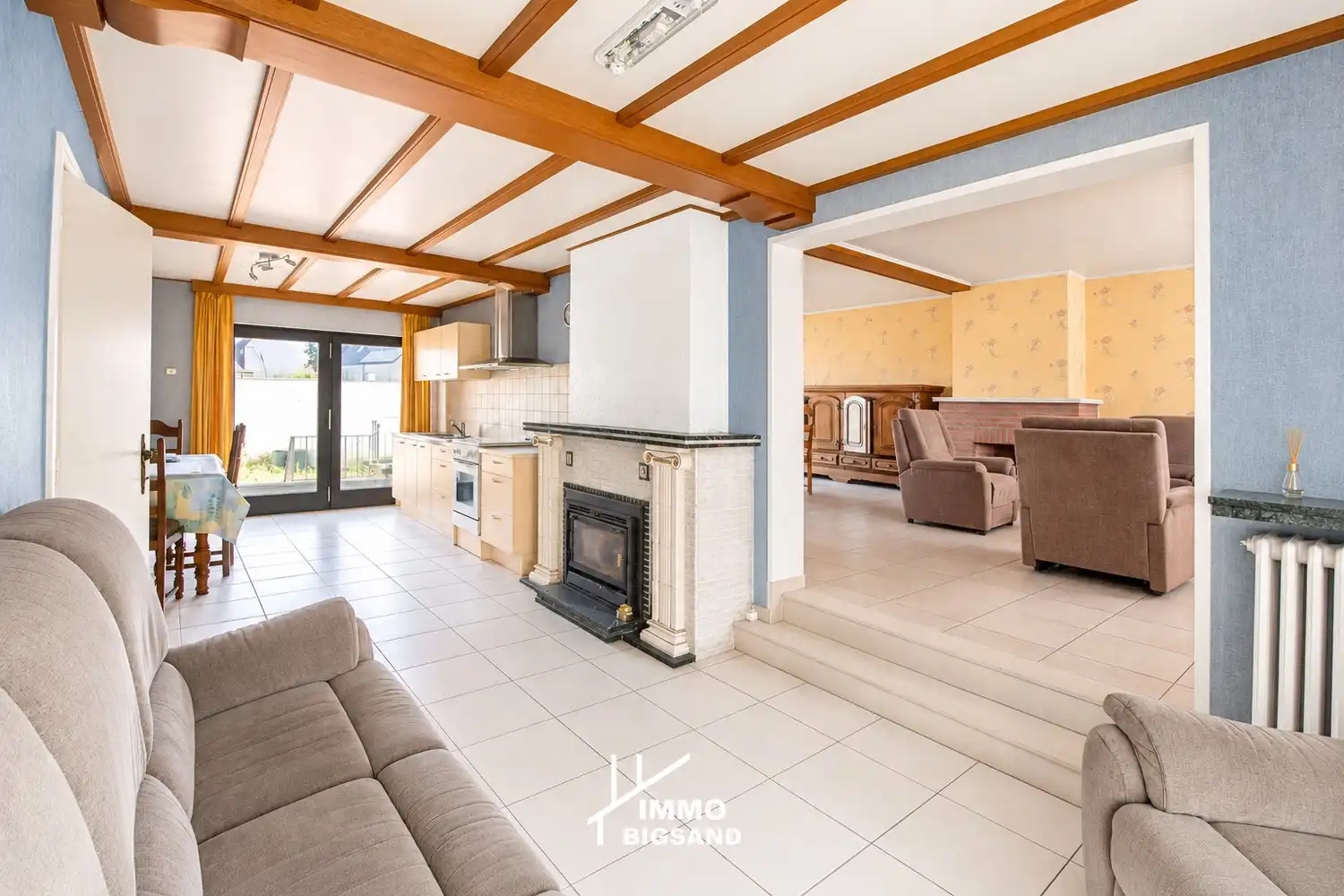 Een ruime gezinswoning (voorheen twee woningen) met 3 slaapkamers en garage met ruime tuin foto 2