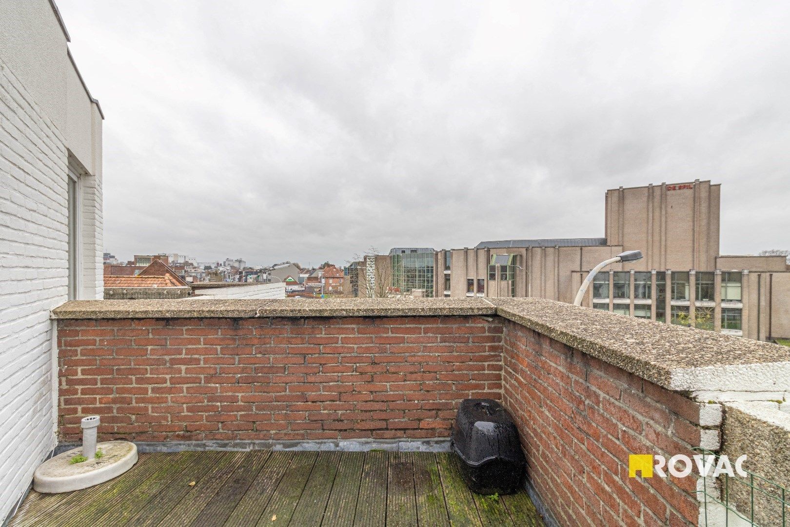 Zeer verzorgd éénslaapkamer appartement met zeer ruim terras nabij het centrum van Roeselare  foto 9