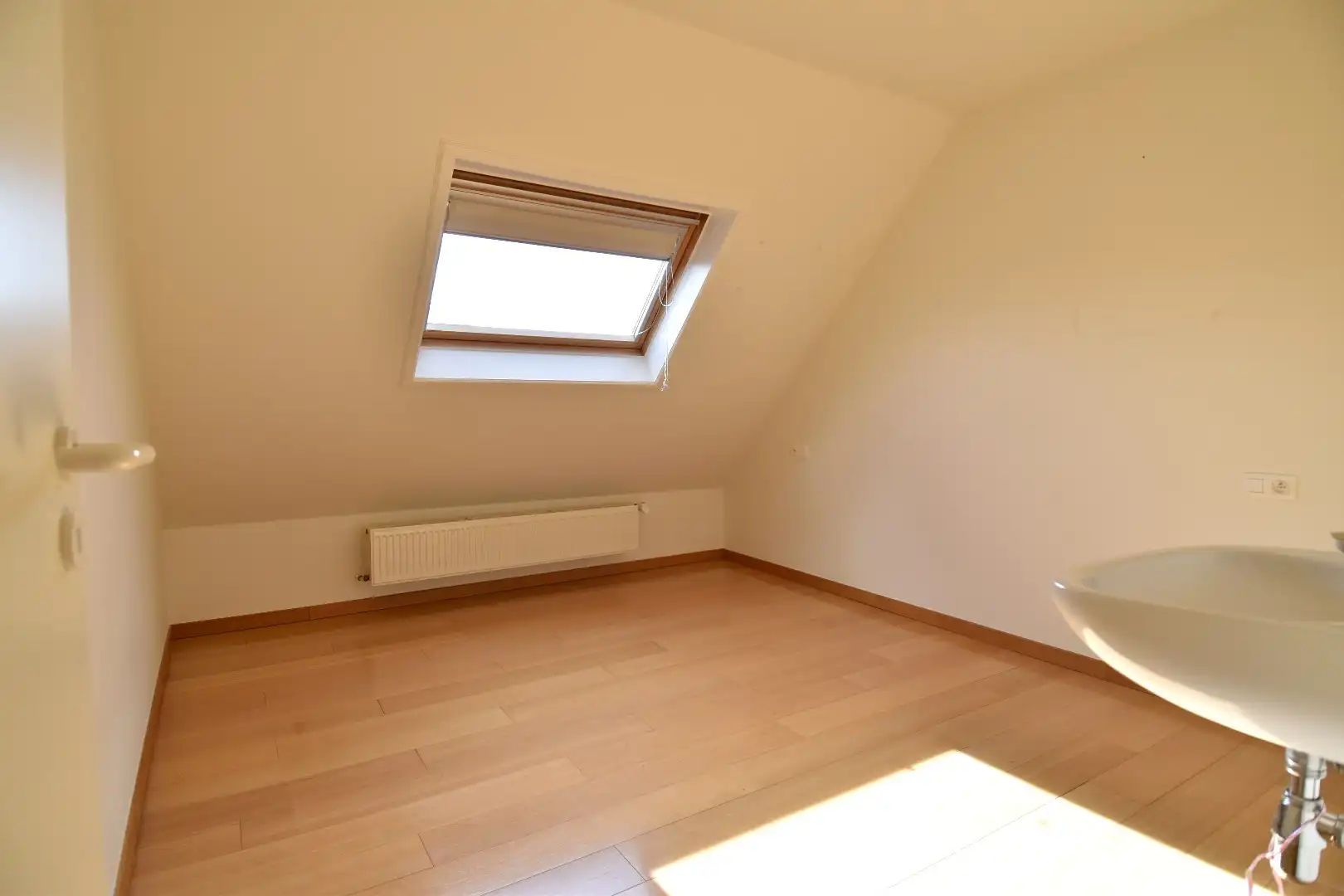 Statige woning met praktijkgedeelte (101 m²), 4 slaapkamers en zonnige tuin te koop in het straatbeeld van Bellegem foto 18