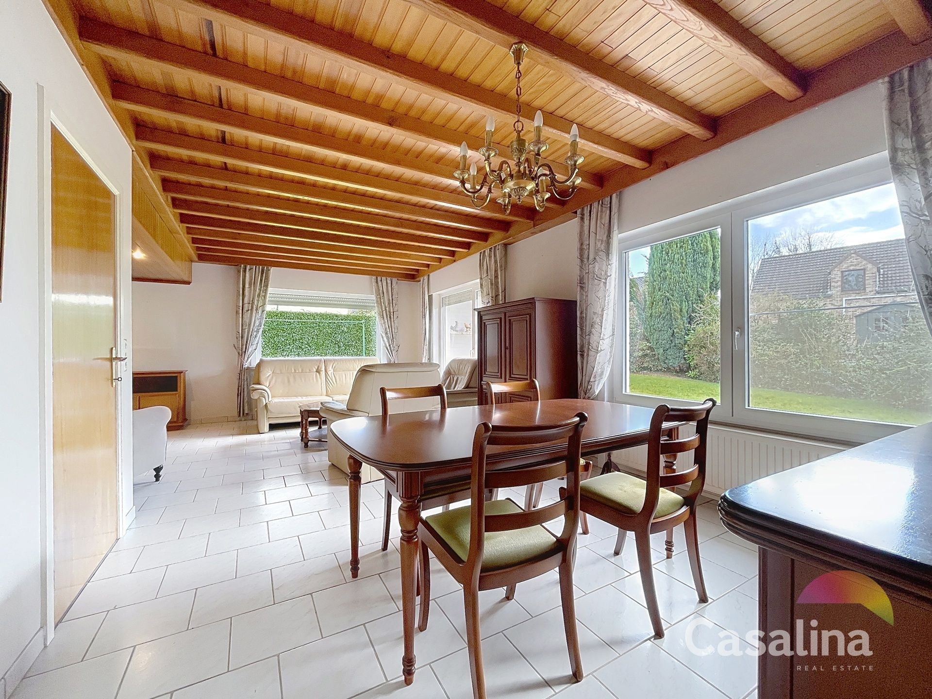 Charmante bungalow met potentieel op toplocatie!  foto 5