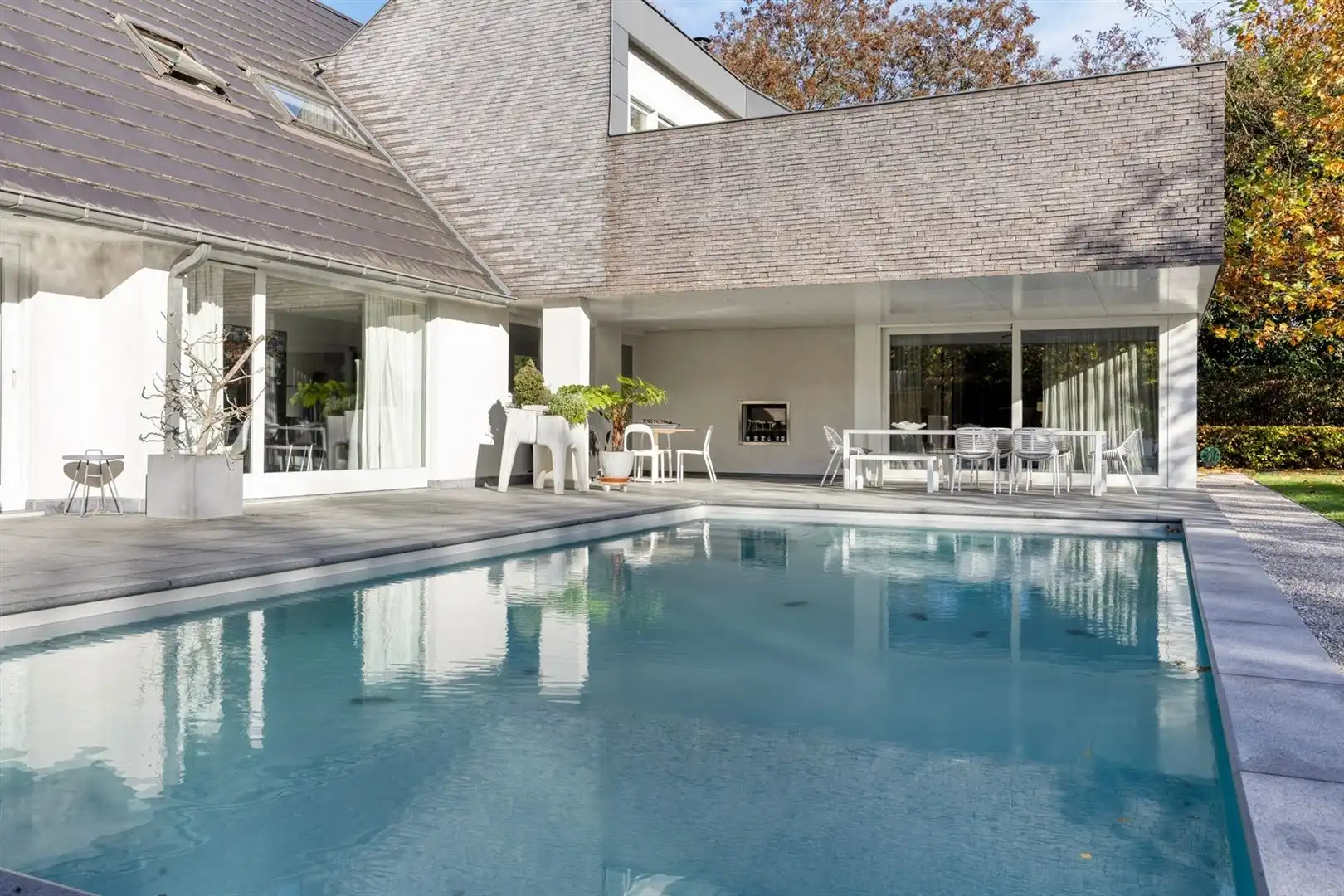 Rustig gelegen, luxueus afgewerkte villa met zwembad en 5 slaapkamers. foto 14