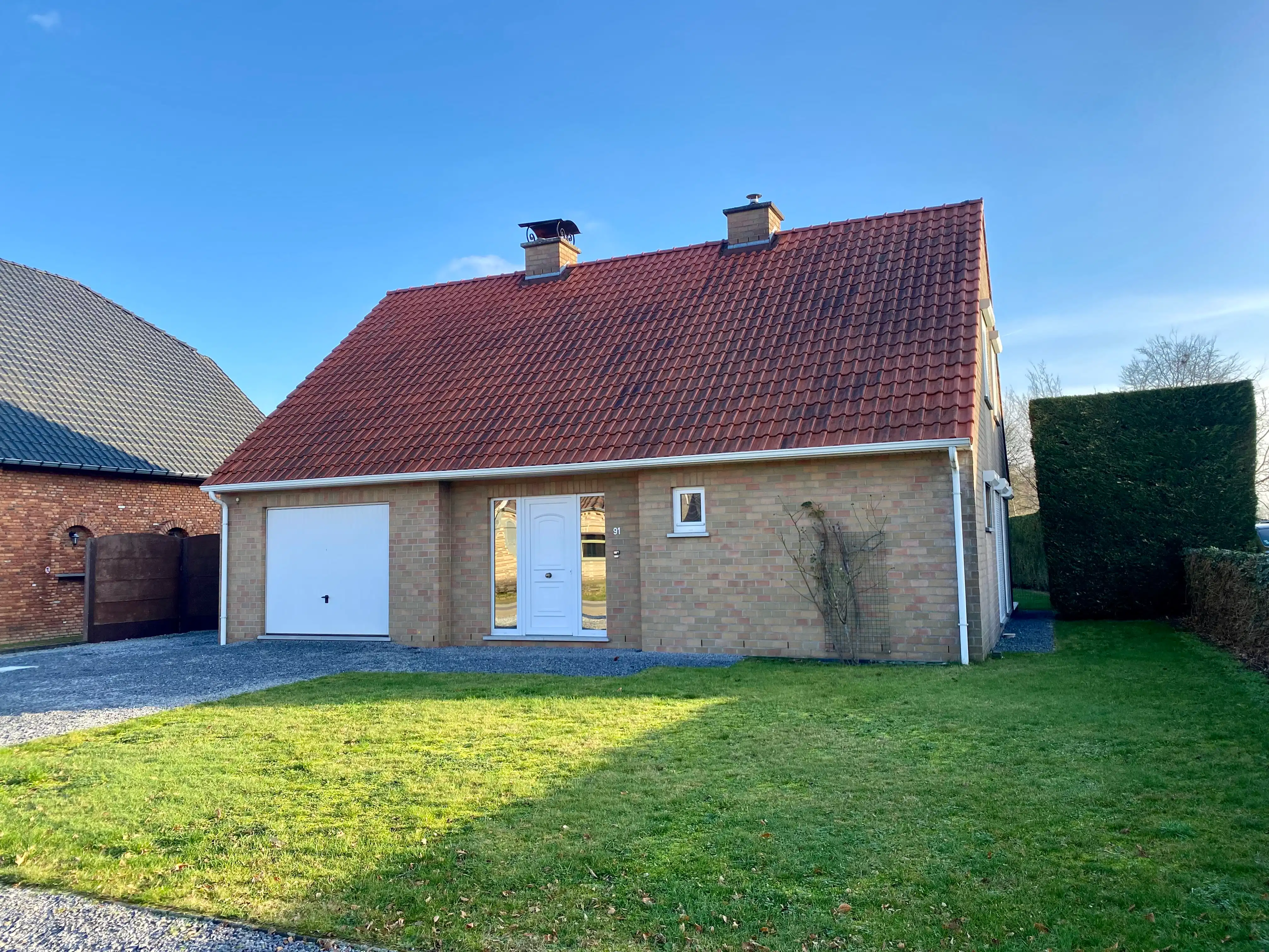 Instapklare, energiezuinige lichtrijke woning met rust, grote tuin en open vergezichten! foto {{pictureIndex}}