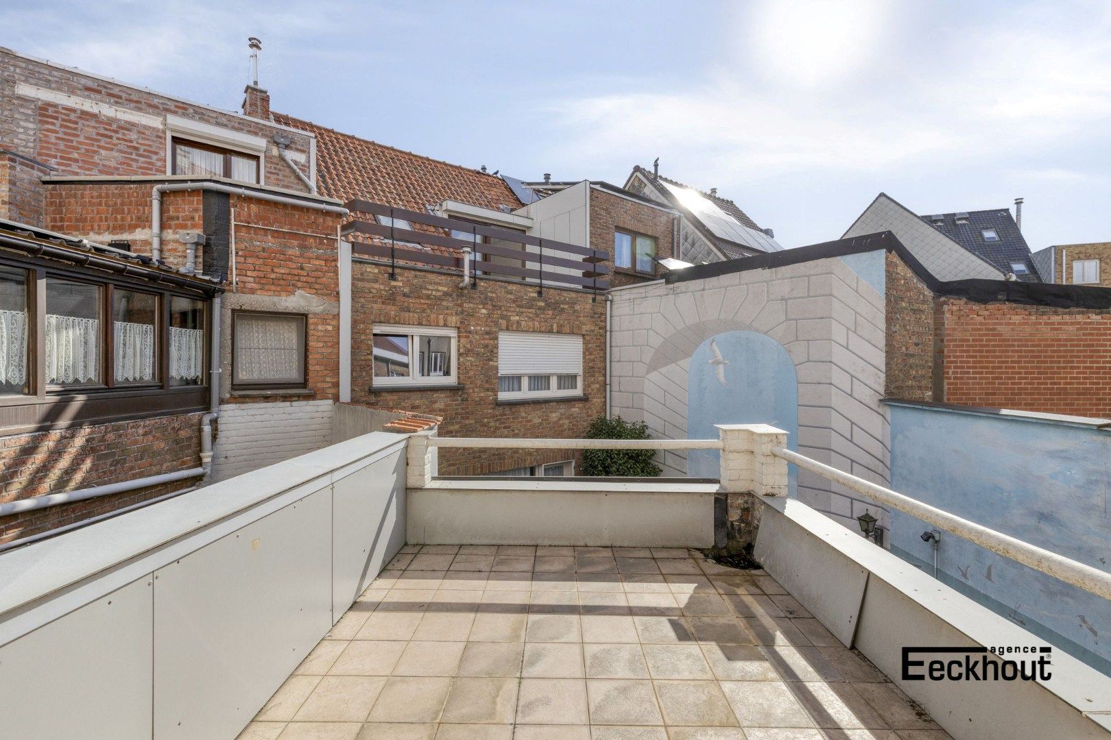 Ruime woning met zonnige koer op enkele passen van het strand! foto 16
