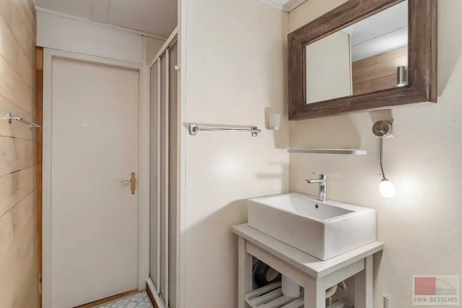 Prachtig gerenoveerde woning/landhuis (van 2011 t.e.m. 2025) gelegen op een ruim perceel van maar liefst circa 6000m2 foto 17