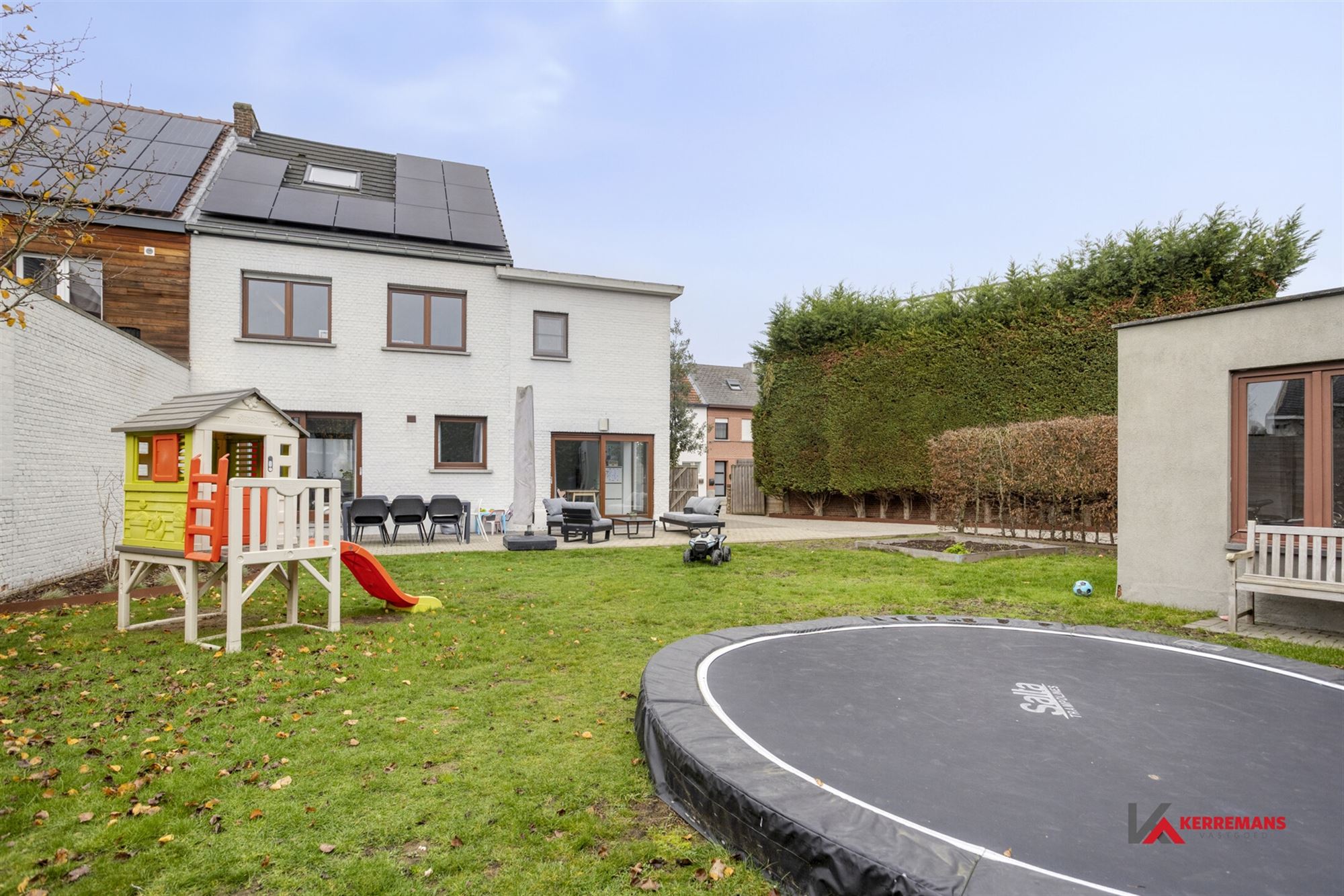 Instapklare woning met 4 slaapkamers , tuin en garage. foto 23