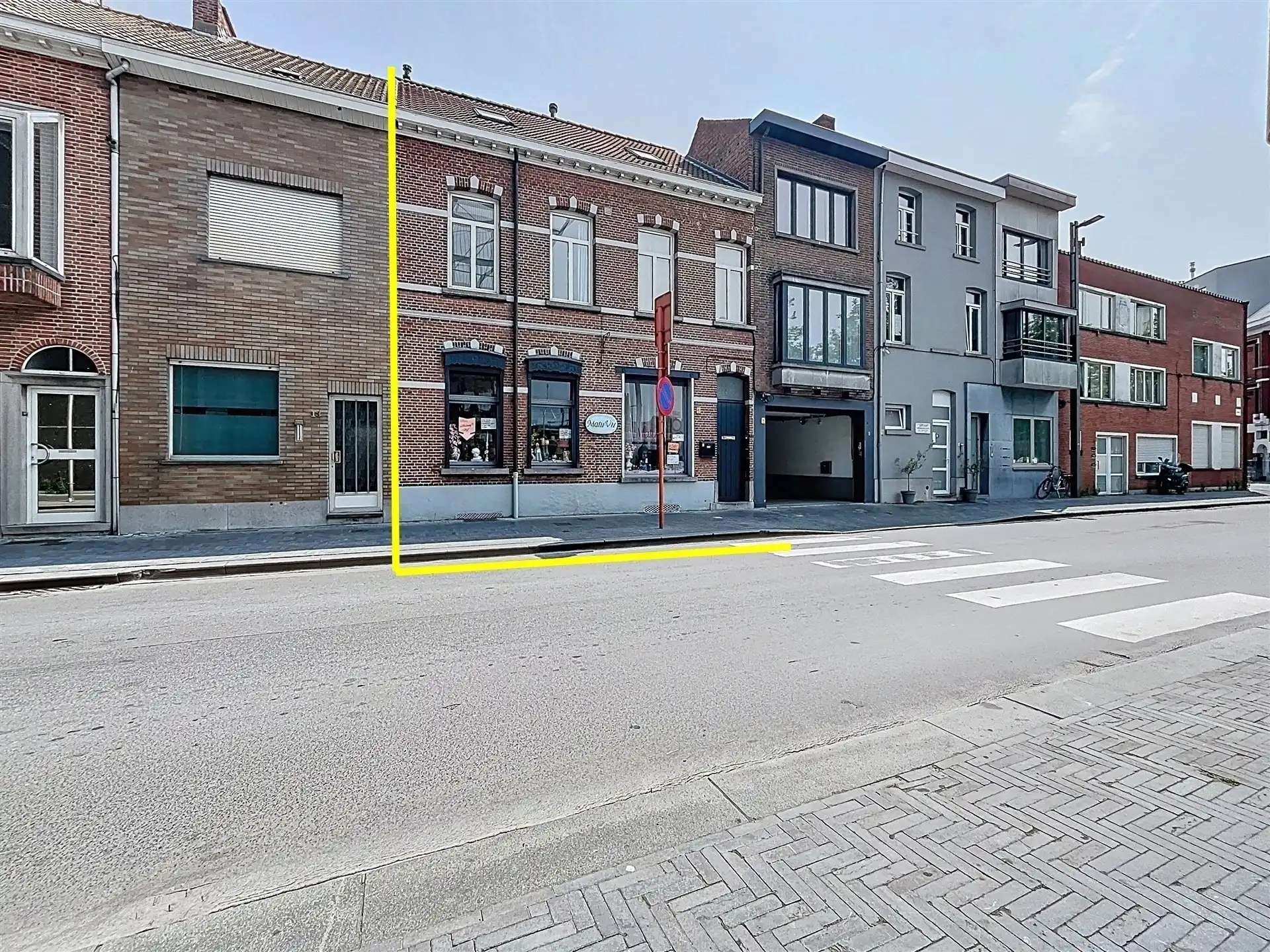 Opbrengsteigendom met 2 appartementen en een handelspand van 200 m² foto 9