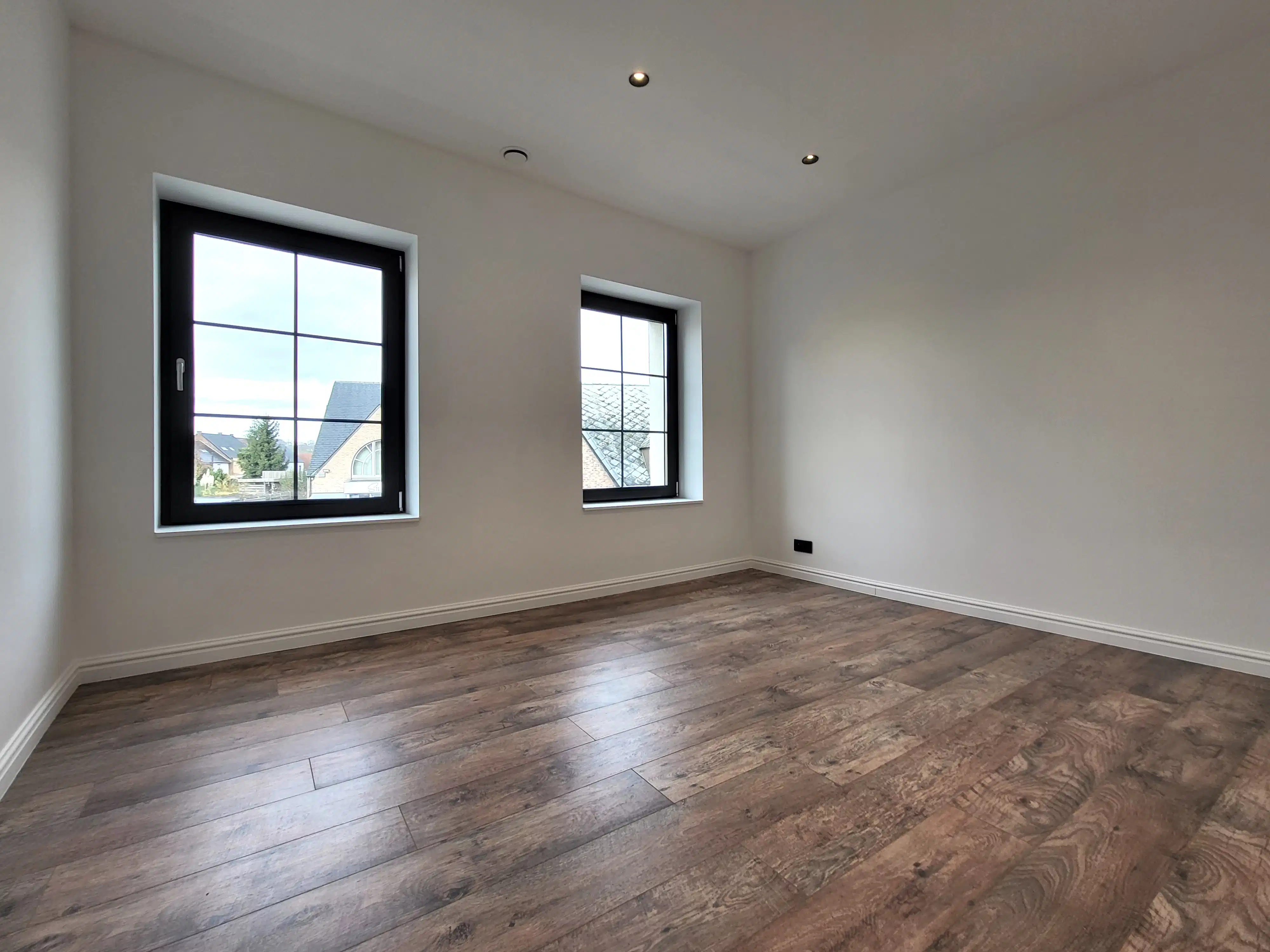 Deze volledig totaal gerenoveerde woning (2024–2025) combineert hedendaags comfort met een hoogwaardige afwerking en biedt maar liefst 5 ruime slaapkamers.  foto 23