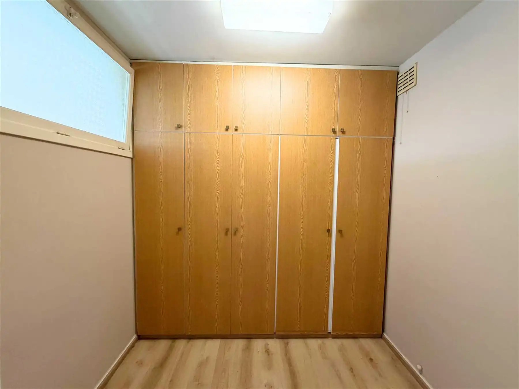 Gerenoveerd energiezuinig appartement met 2 slk's in Edegem foto 13