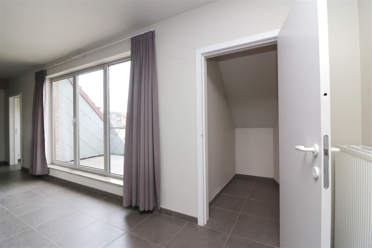 Duplex appartement op 2e verdiep (lift) met 2 slpk., mooi groot terras en dubbele garage   foto 11