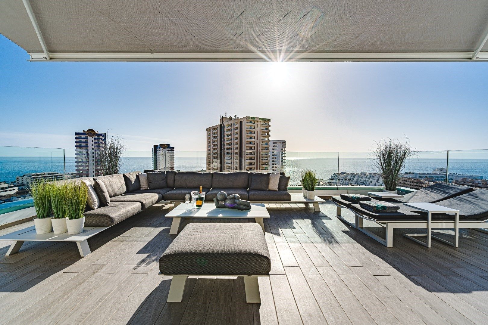 Uitzonderlijk penthouse met fantastisch oceaanzicht foto {{pictureIndex}}