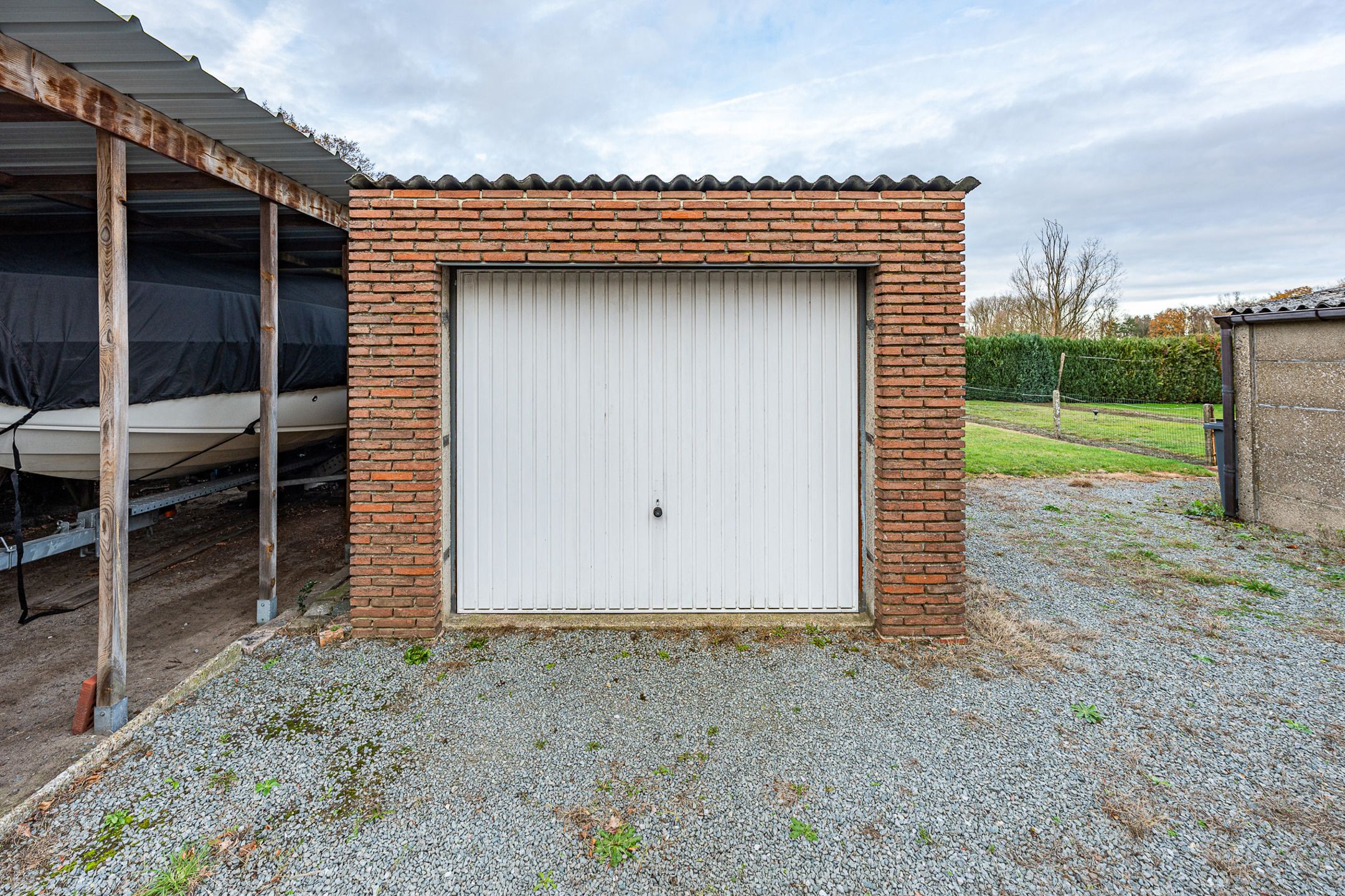 Woning in half-open bebouwing op 8 are foto 5