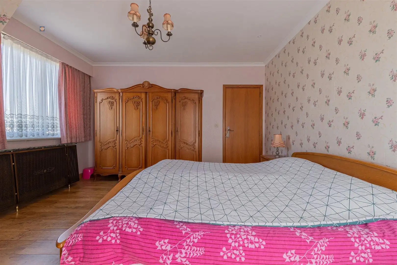 Karaktervolle villa met bijgebouw en ruime parking foto 9