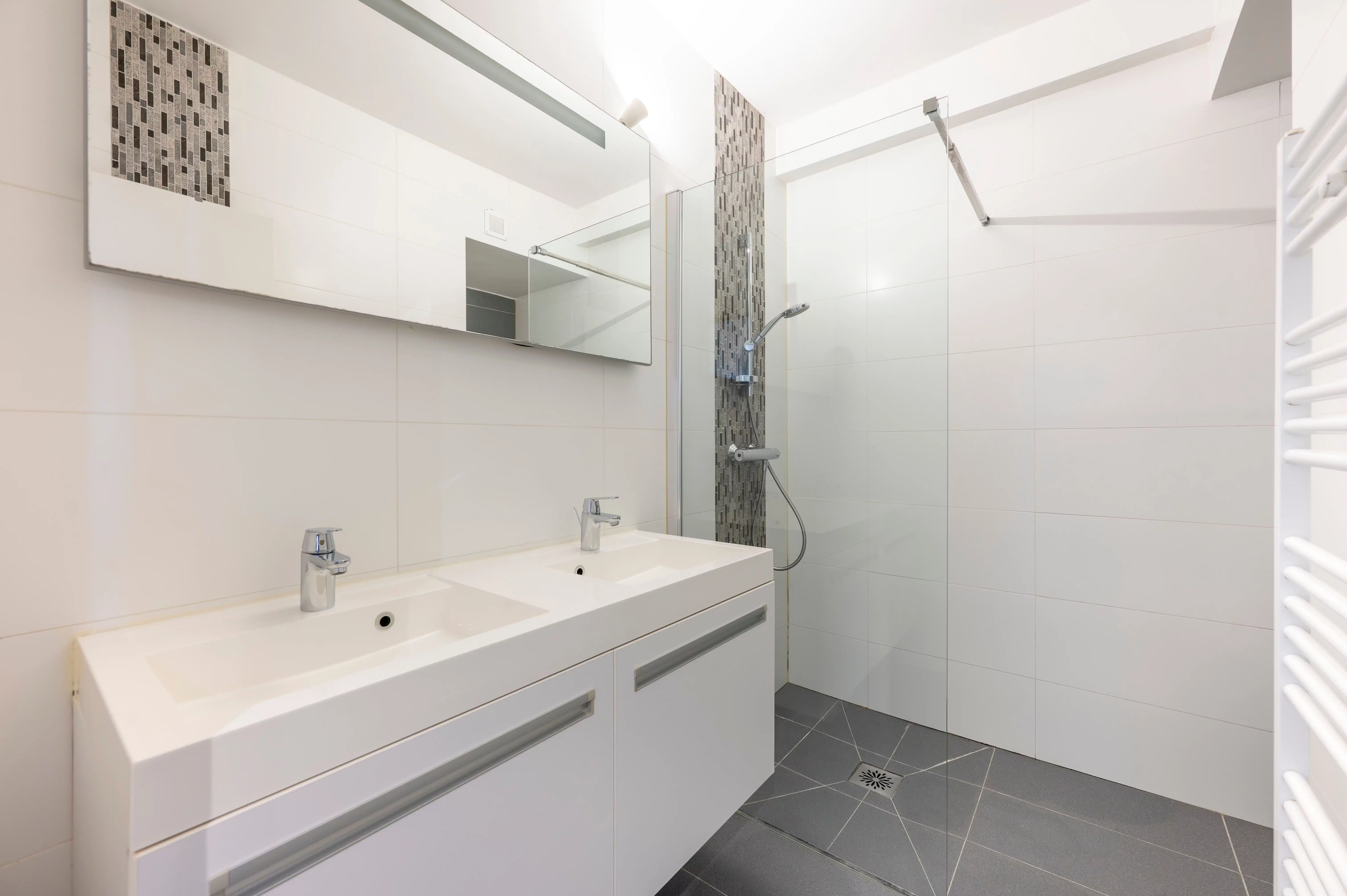 Lichtrijk twee slaapkamer appartement op centrale locatie te Merksem! foto 12