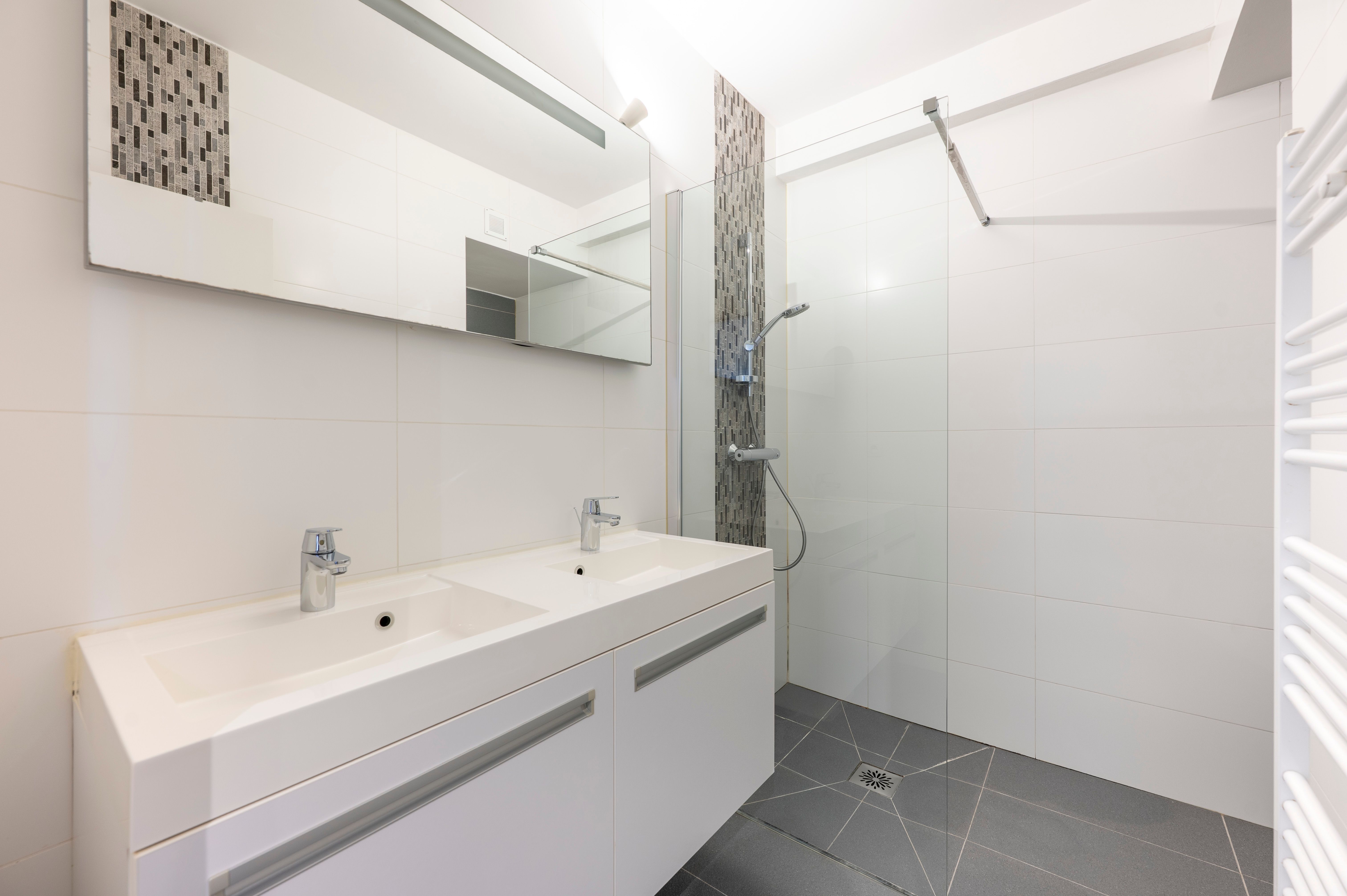 Lichtrijk twee slaapkamer appartement op centrale locatie te Merksem! foto 12