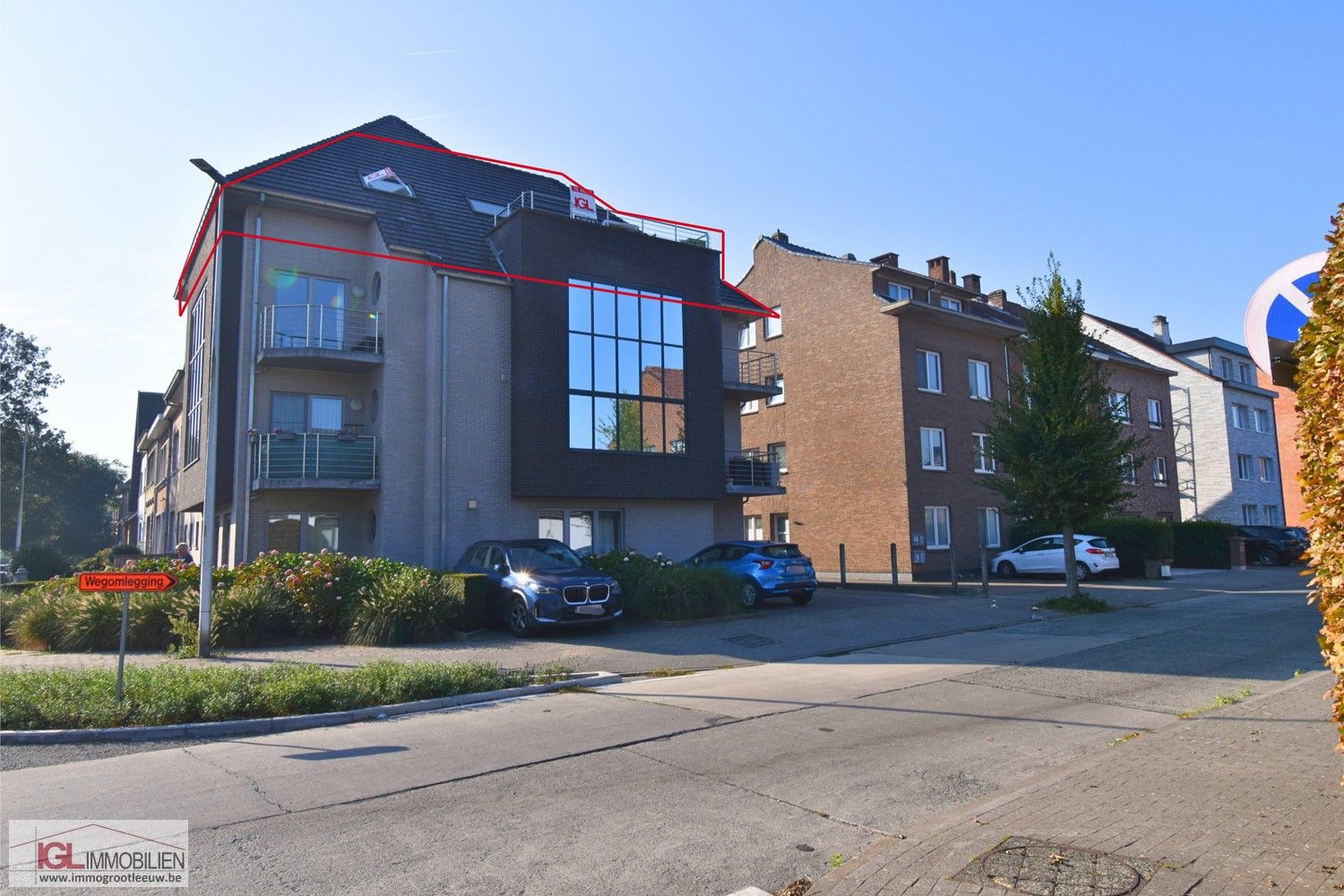 Dakappartement met terras te huur foto {{pictureIndex}}