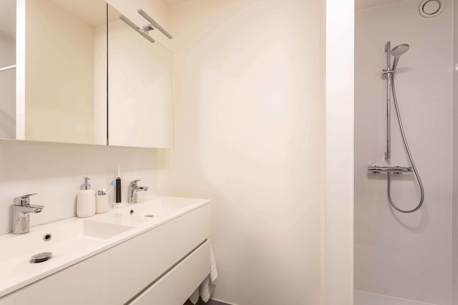 Comfortabel en Licht Appartement op toplocatie foto 22