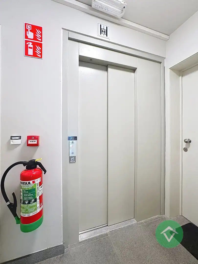 Appartement met 2 slaapkamers en terras te Roeselare  foto 3