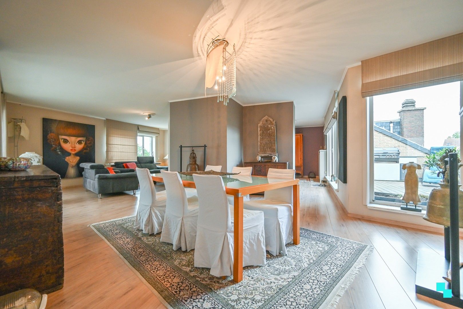 Ruim penthouse in het centrum van Oostrozebeke! foto 2