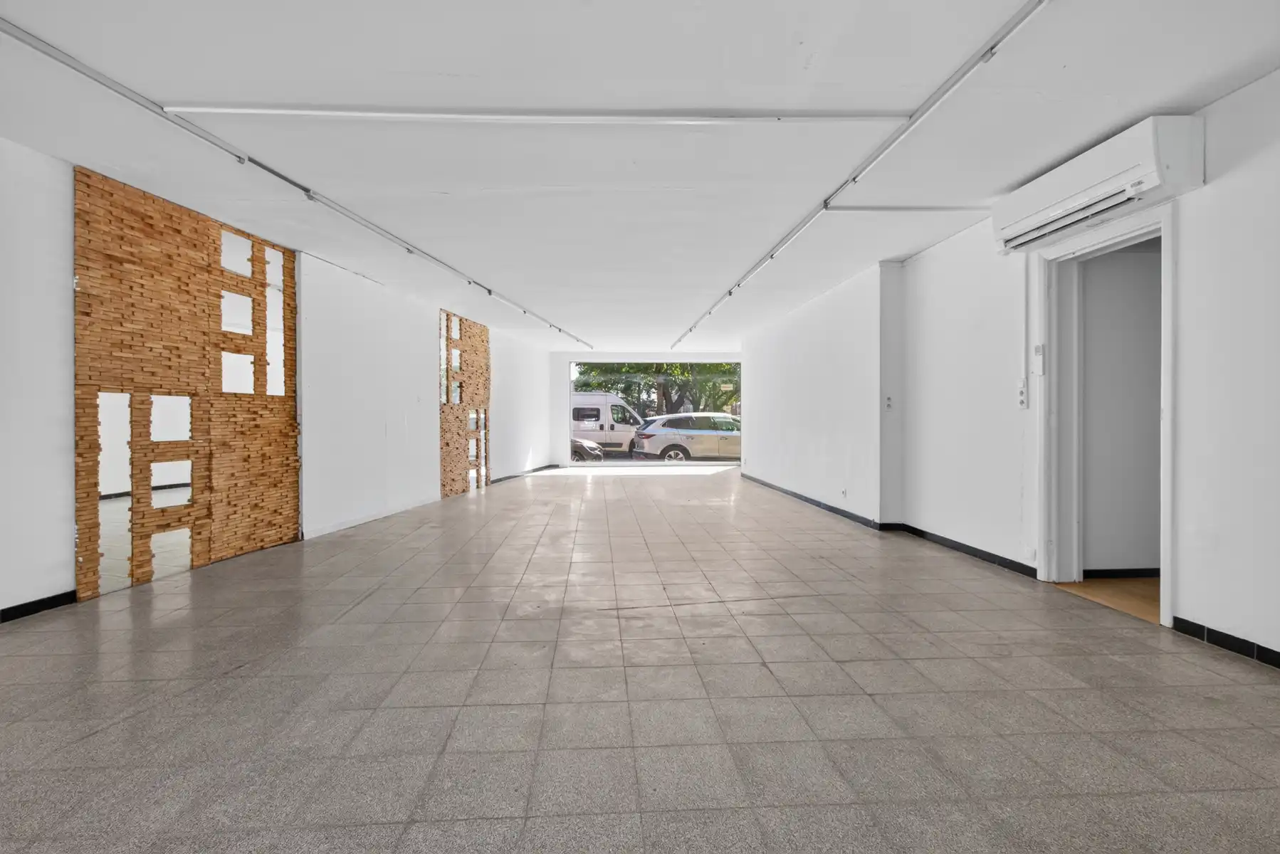 KANTOOR of HANDEL met RUIME PARKING en TERRAS - CENTRUM STAD foto 16