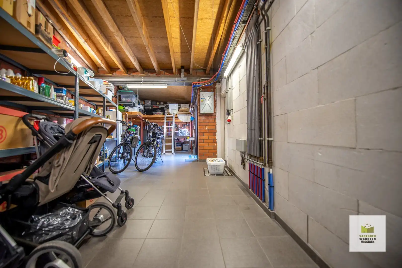 Ruime gezinswoning met tuin, 3 slaapkamers en een grote garage  foto 15