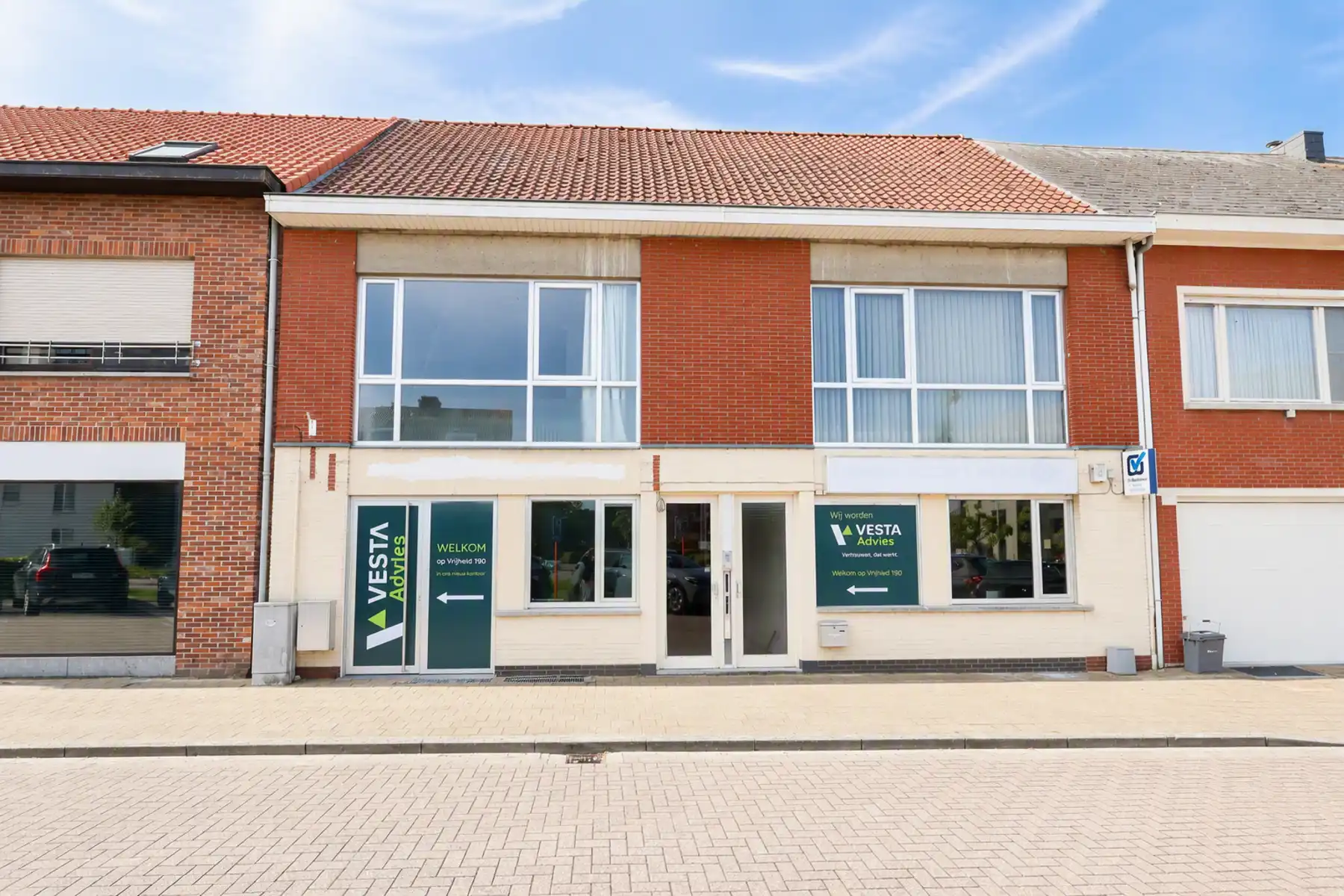 Goed gelegen kantoorruimte in het centrum van Hoogstraten. foto {{pictureIndex}}