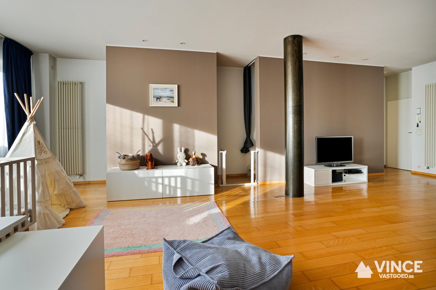Prachtig huis met indrukwekkende elementen, ruime indeling en leuke tuin foto 19