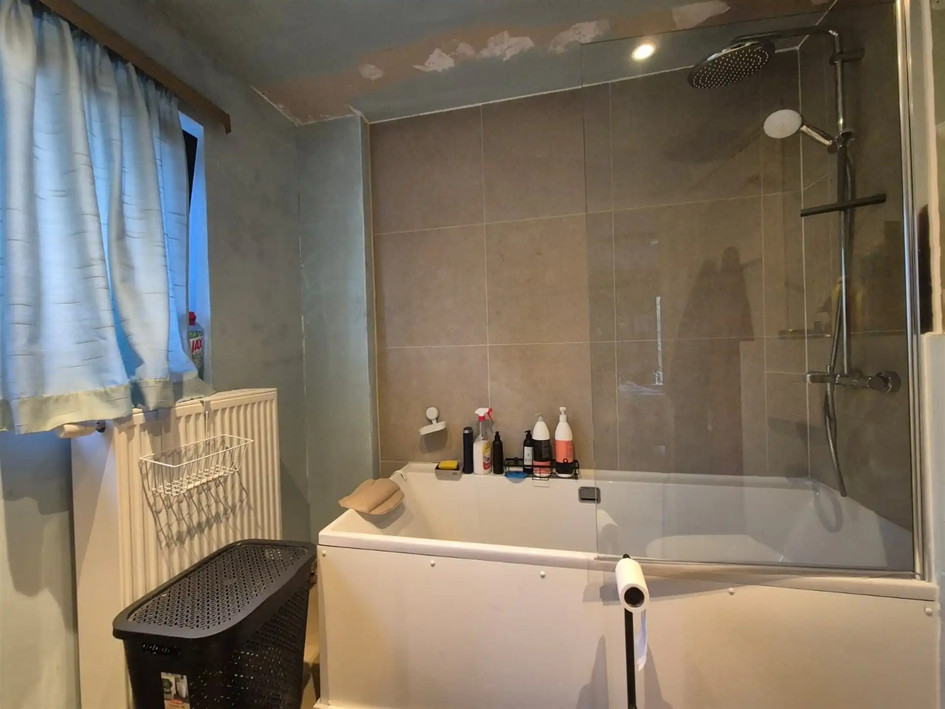 Ruime woning met 3 slaapkamers gelegen in een groene omgeving. foto 23