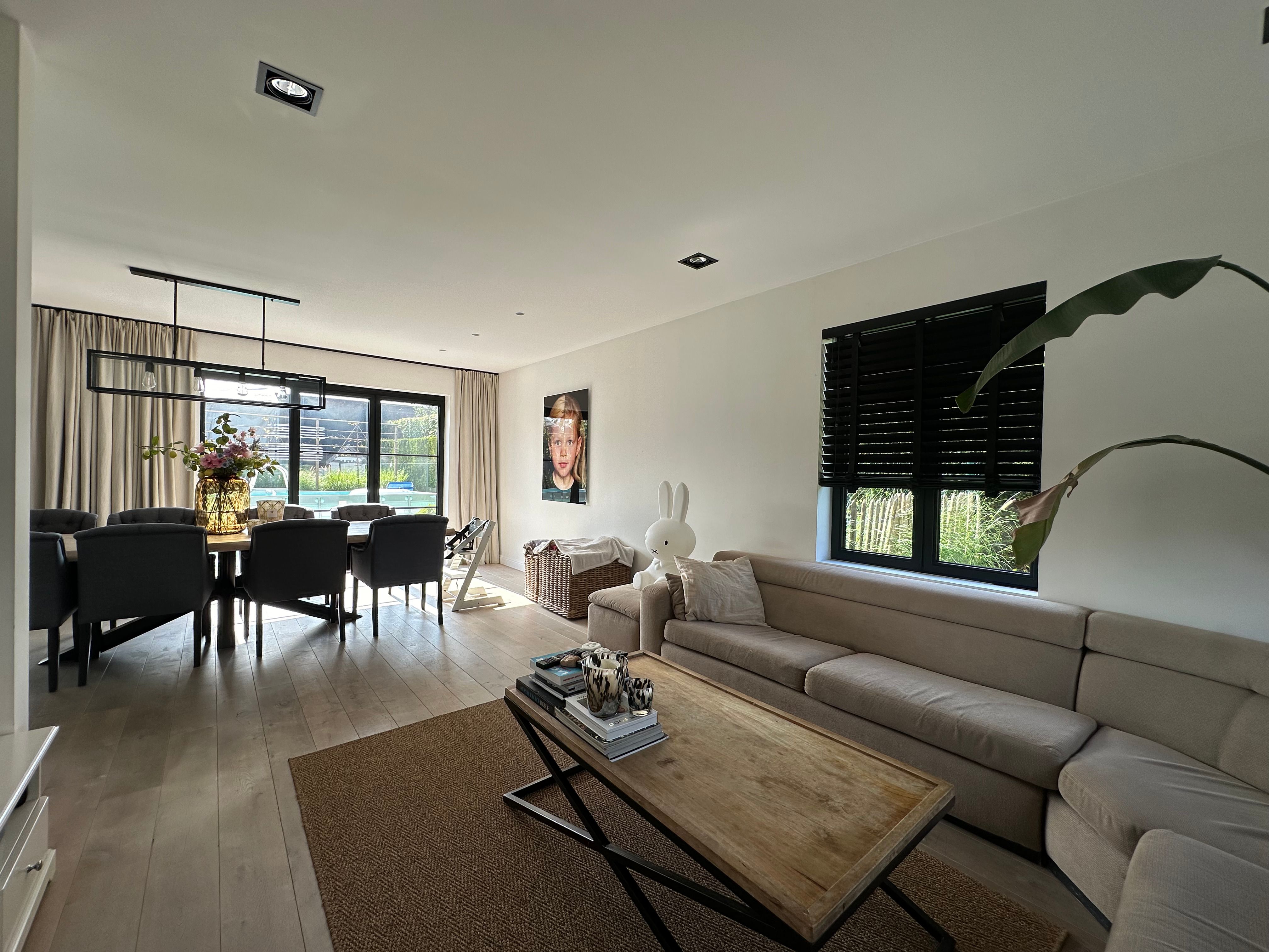 Recente, stijlvolle woning met mooie tuin nabij centrum Merelbeke foto 5