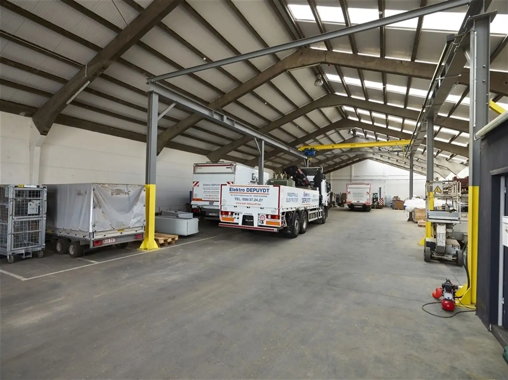 Deelruimtes in loods te Kuurne foto 8