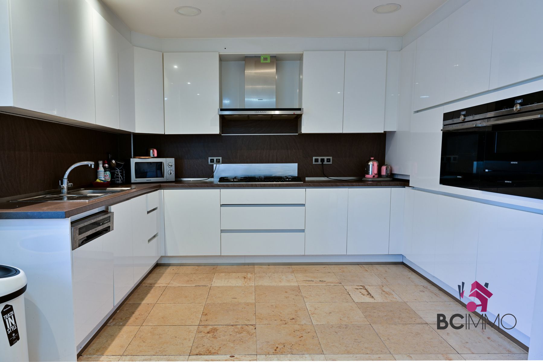 Handelswoonst met een triplex appartement te koop in Genk foto 6