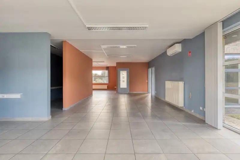 Polyvalente kantoorruimte met 3 slaapkamer appartement TE KOOP in Tielt! foto 7