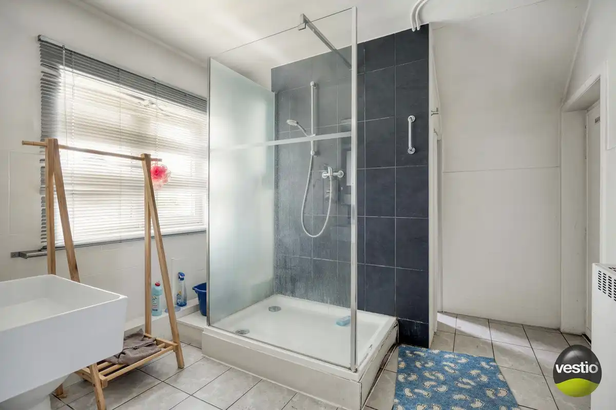 Ruime te renoveren woning met 3 slaapkamers op vlot bereikbare ligging (Genkersteenweg). foto 12