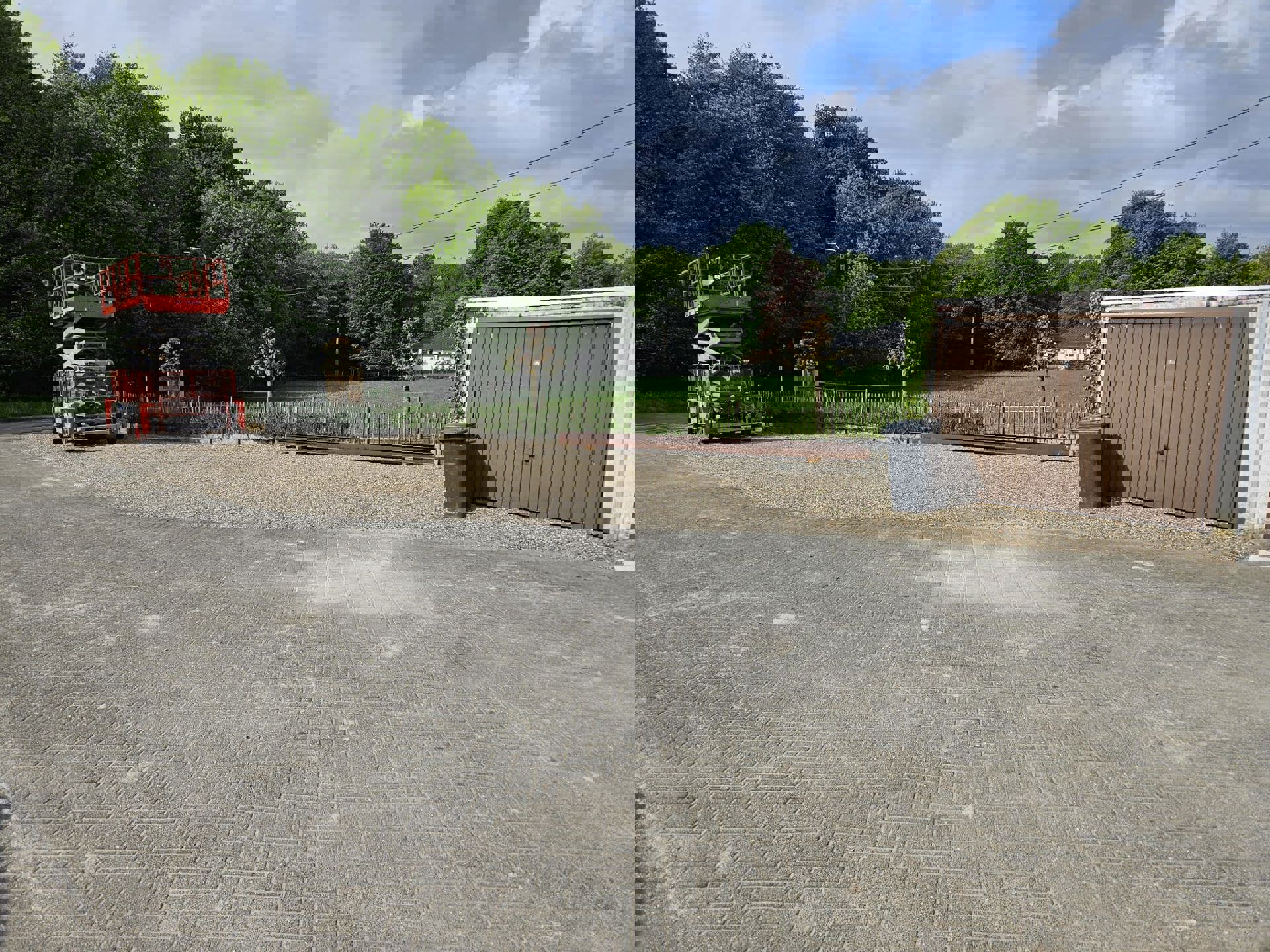 TE HUUR Oudsbergen - magazijn/werkplaats van 293m² foto 4