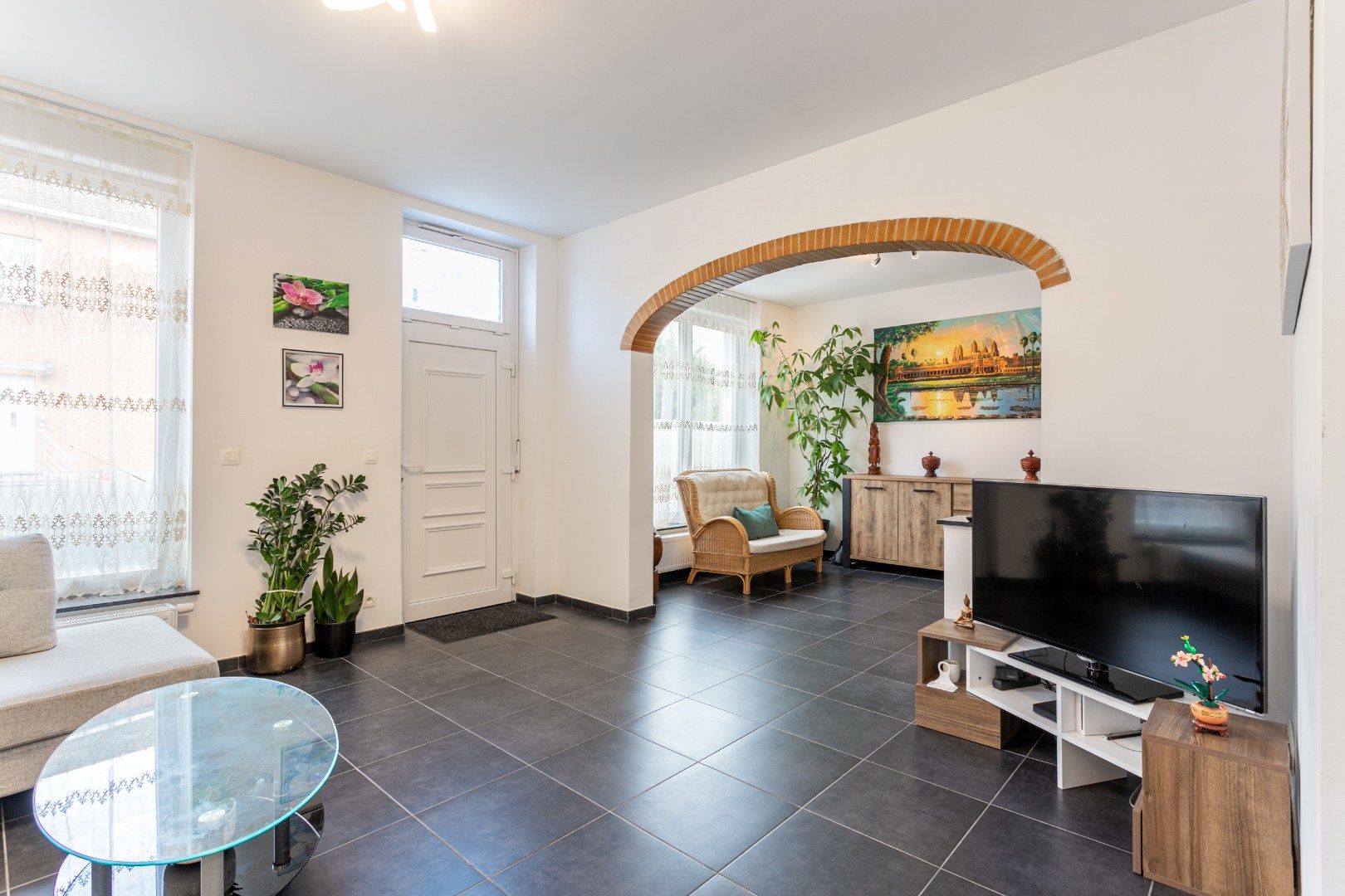 Gerenoveerde woning met 4 slaapkamers en opslagplaats foto 2