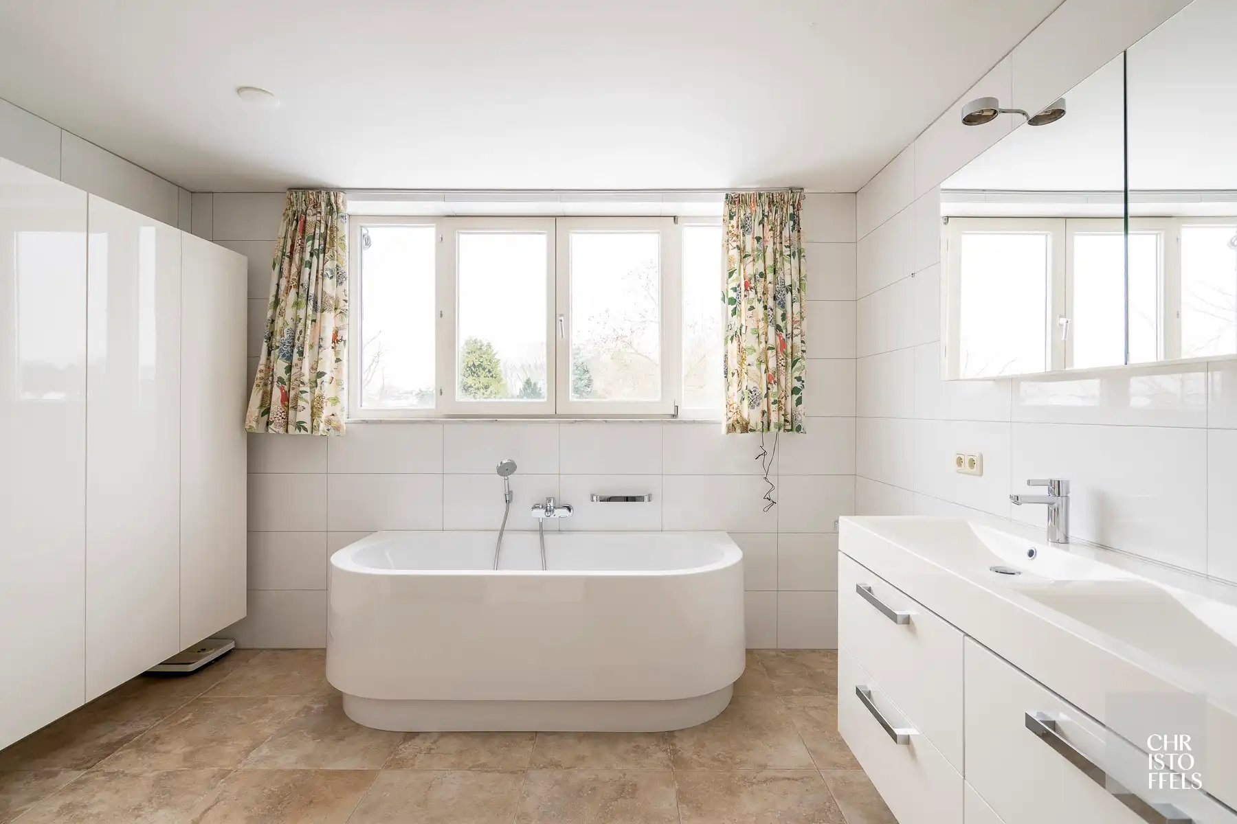 Villa (336m²) met 3 slaapkamers en een zwemvijver op een perceel van 1.219m²!  foto 13