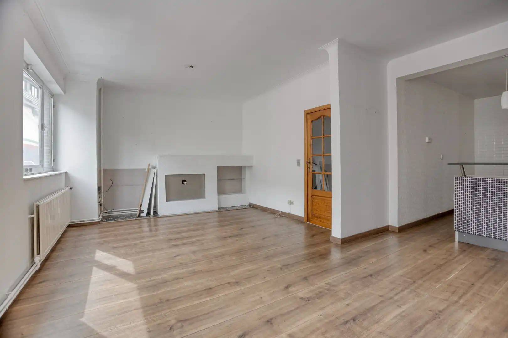 Gebouw met winkel-/kantoorruimte en ruim appartement met dakterras foto 11