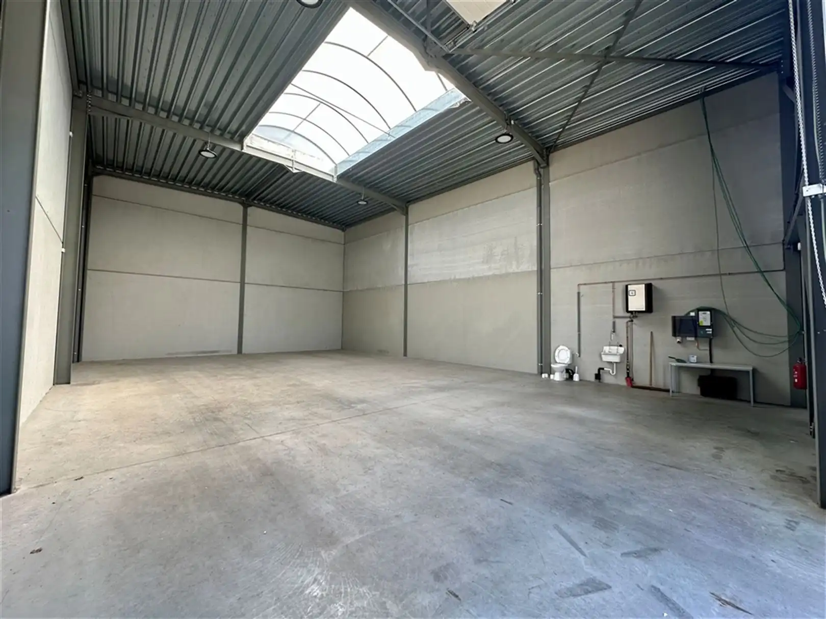 Recente KMO-unit te huur in Lievegem foto 3