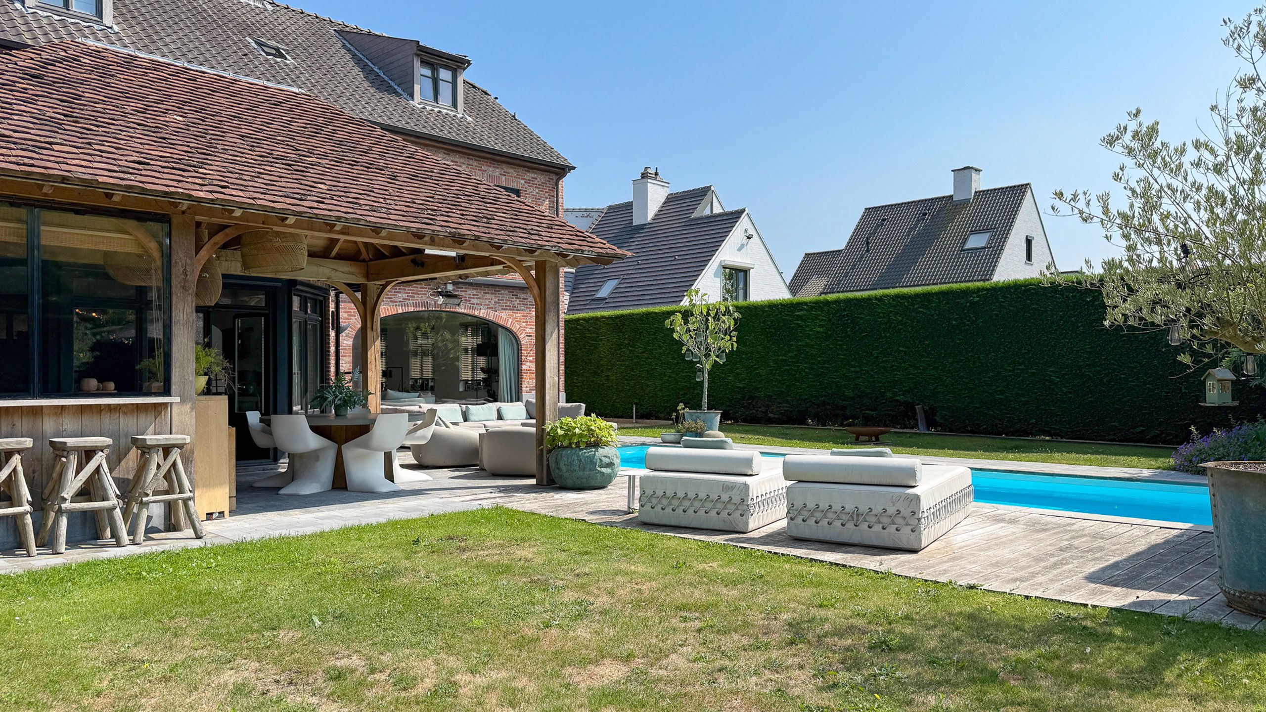 Exclusieve villa met zwembad, gelegen in een groene omgeving foto 18