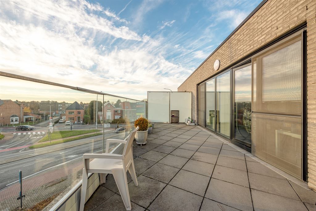 Recent en lichtrijk appartement met ruim terras! foto 17