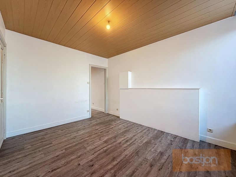 🏡 Te Huur in het Hart van Zwevegem – Handelspand met Woonst en Garage! foto 10