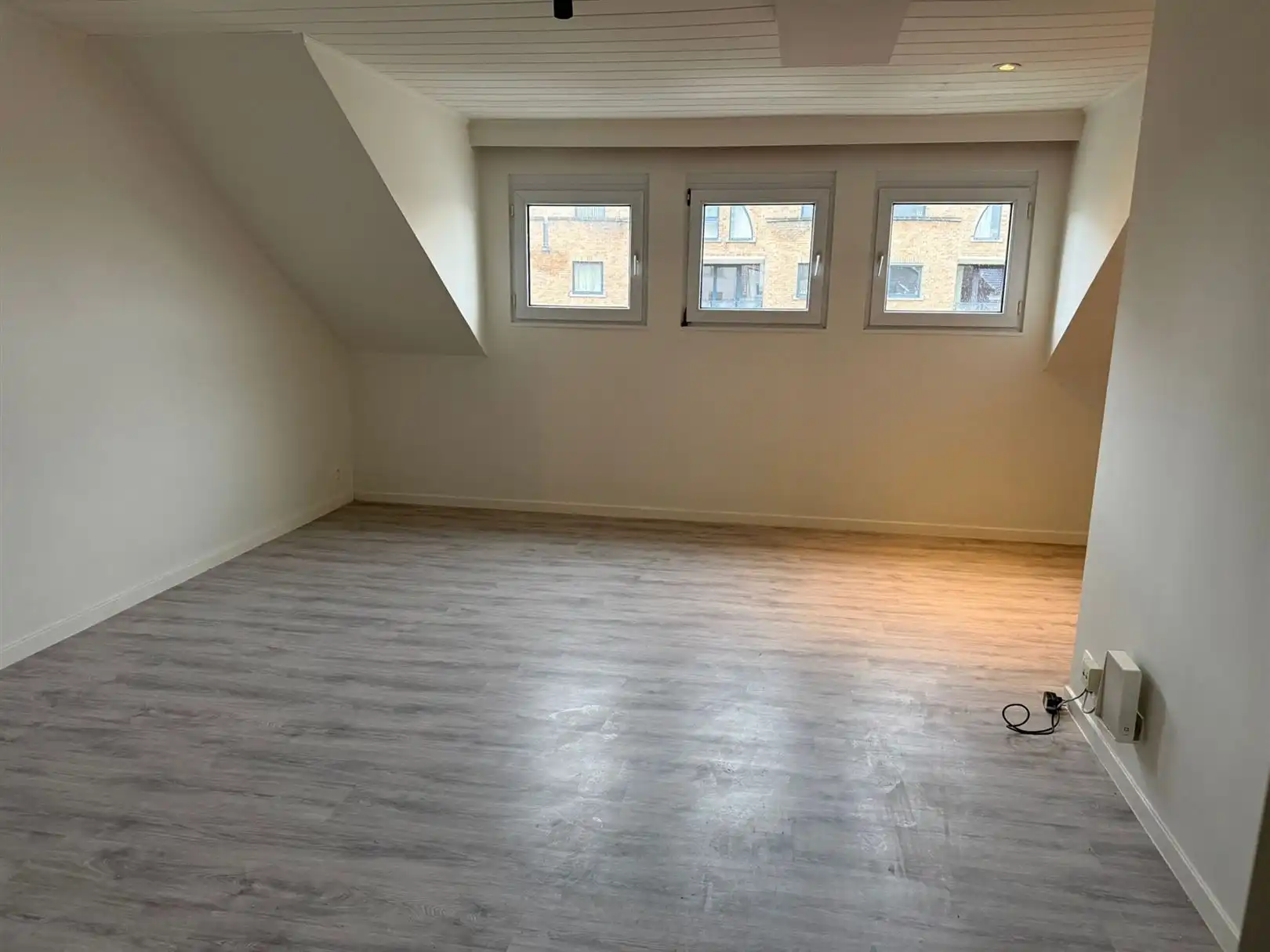 TE HUUR: Dakappartement met 1 slaapkamer in Hasselt! foto 3