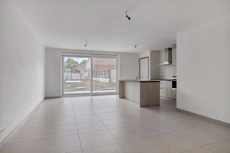 Prachtige, verrassend ruime nieuwbouwwoning met 3 slaapkamers én inpandige garage te koop in Dentergem! foto 4