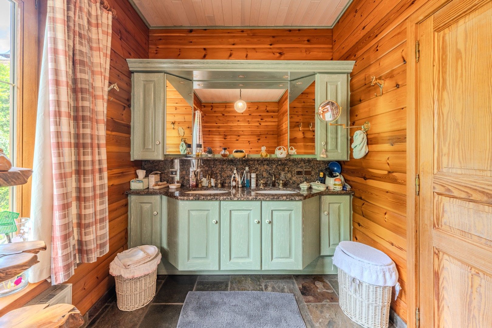 Ruime villa met mooie tuin foto 20