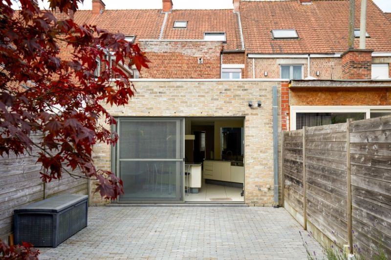 Roeselare : Deze prachtige gerenoveerde burgerwoning voorziet 3 ruime slaapkamers en toffe stadstuin.  Opp. 168 m2 foto 4