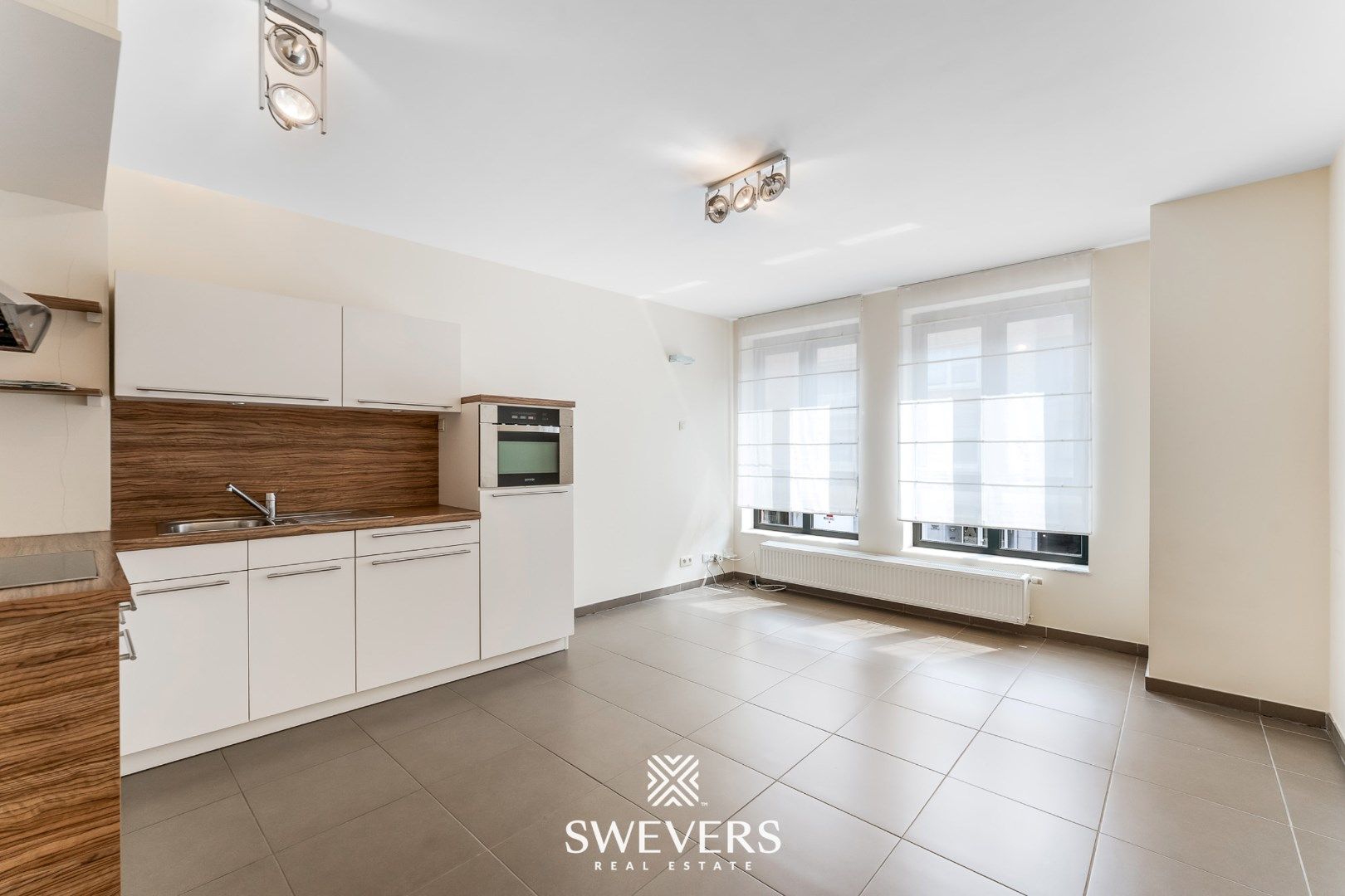 Praktisch appartement met terras in hartje Sint-Truiden foto 4