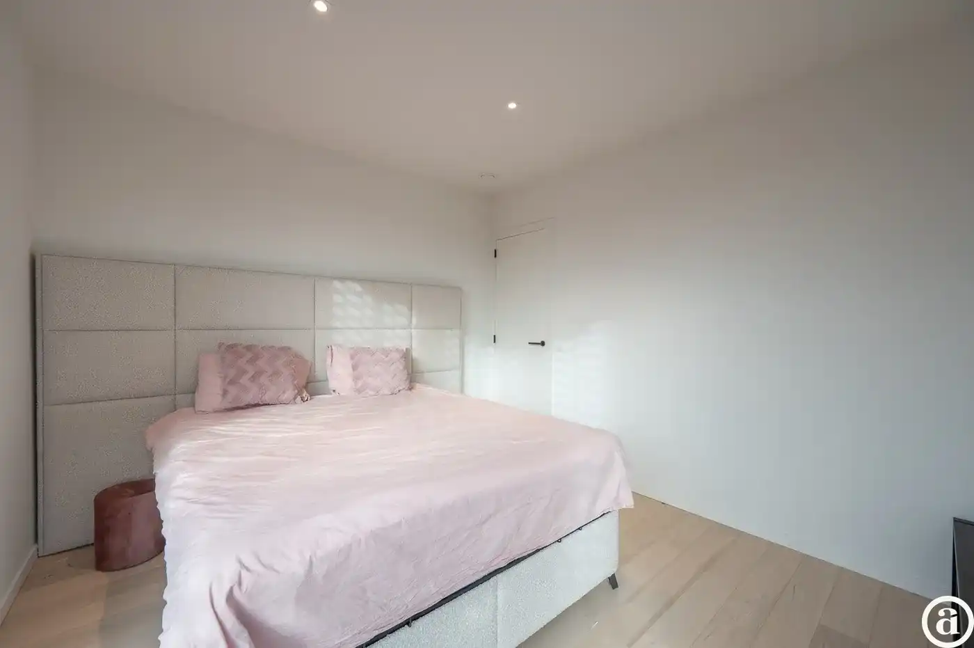 Alleenstaande moderne villa gelegen in een rustige residentiële omgeving te Knokke.  foto 17