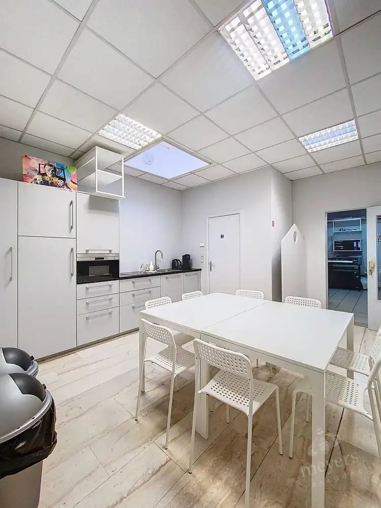 Veelzijdige kantoor- en handelsruimte van circa 155 m² in het centrum van Alken foto 10