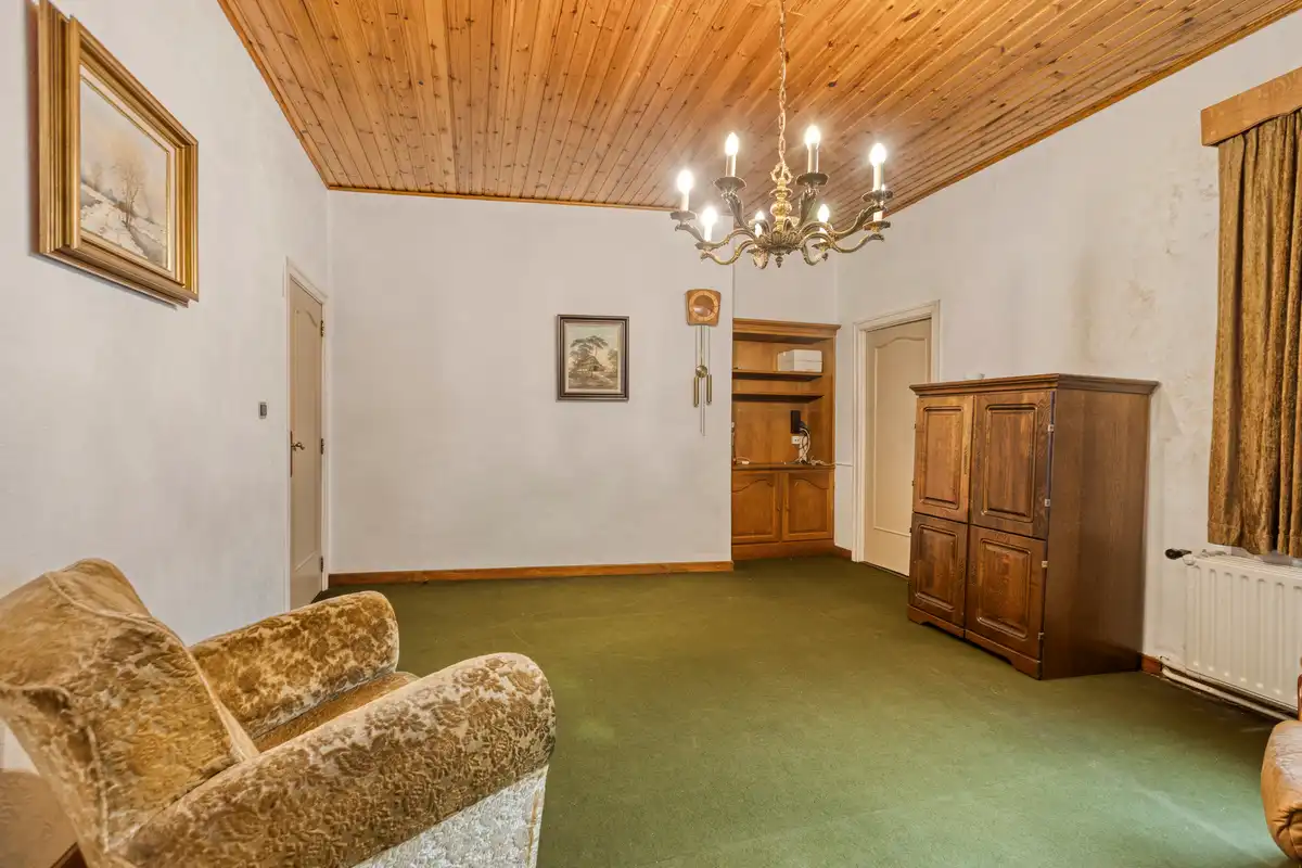 Te renoveren rijwoning in hartje Bilzen foto 8