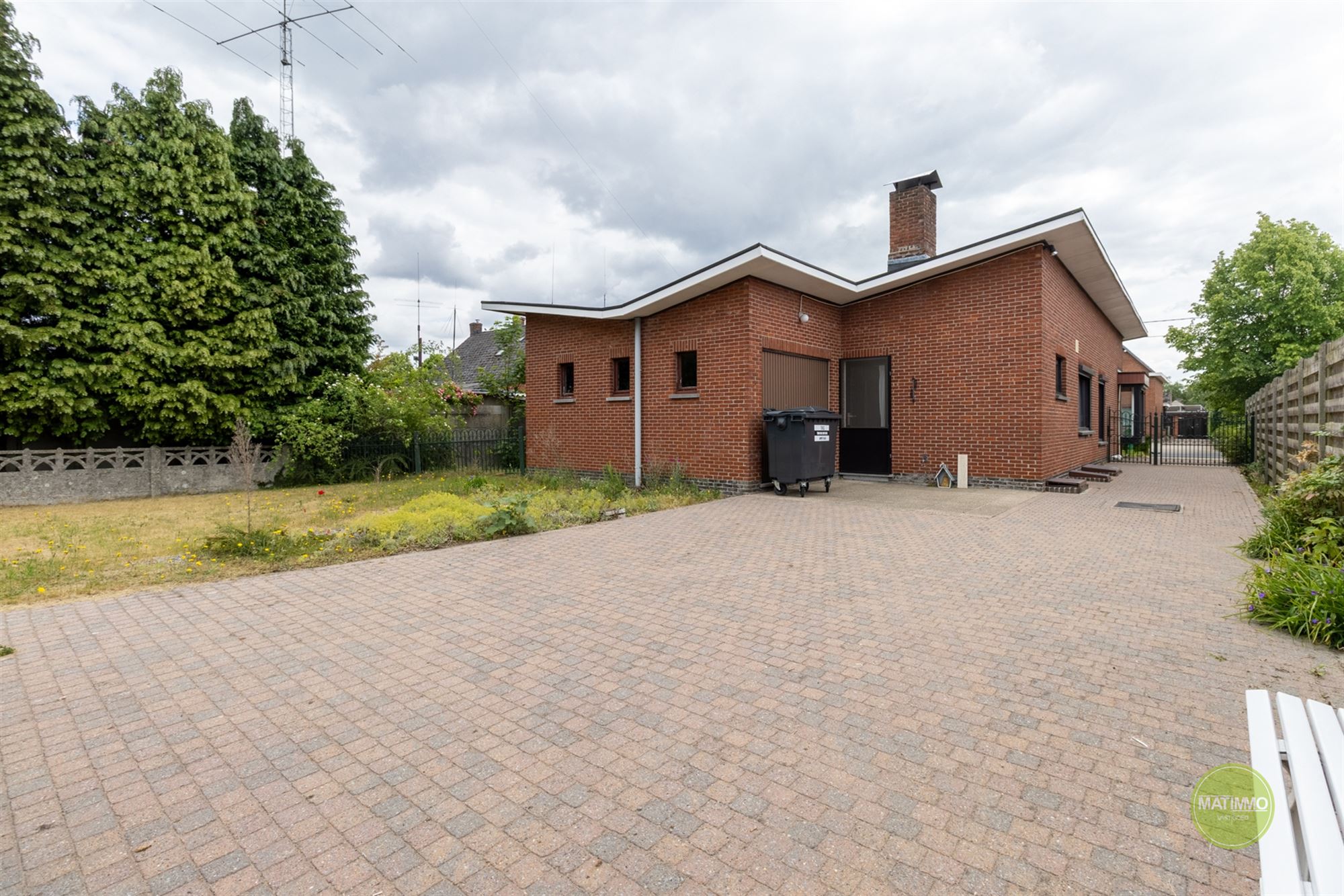 Vrijstaande laagbouwwoning met grote tuin in Mol-rauw foto 13